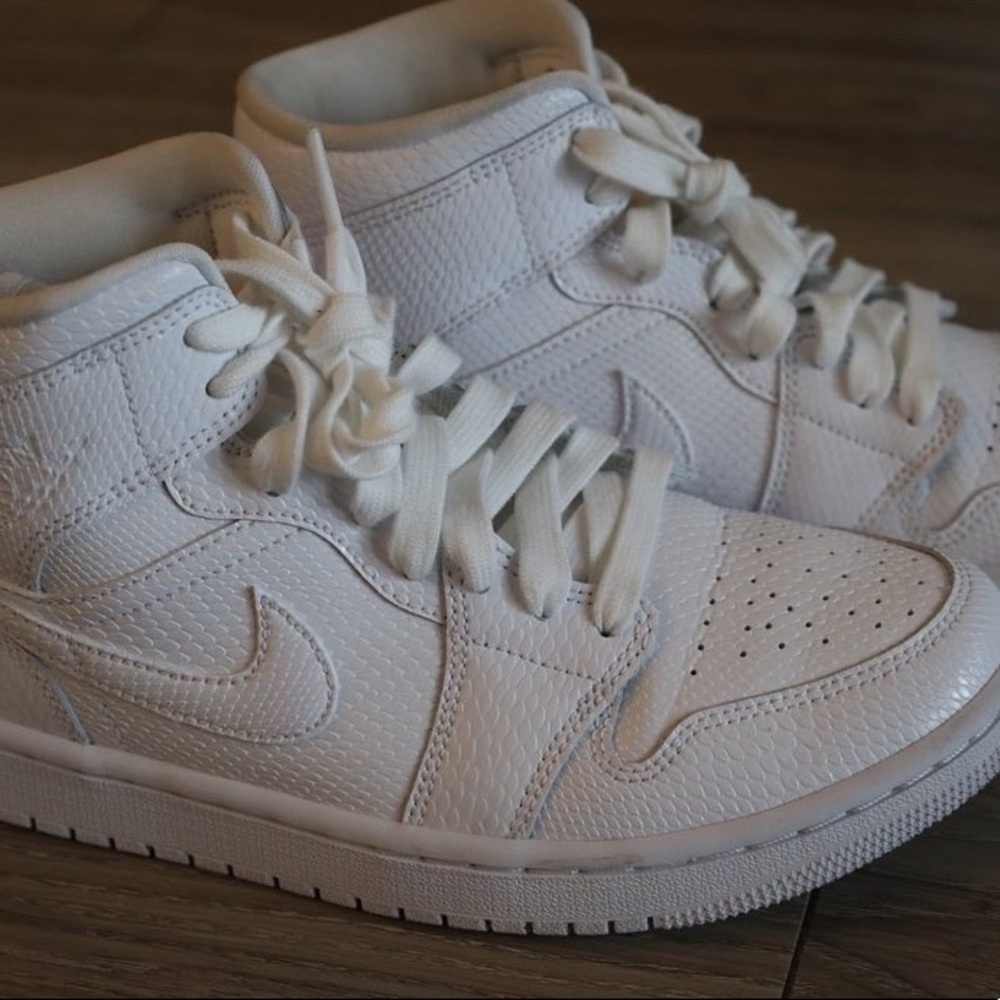 Air Jordan Mid 1
